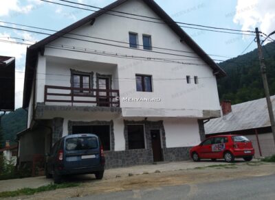 Casa cu 10 camere de Vanzare in Azuga, zona Partia de Ski